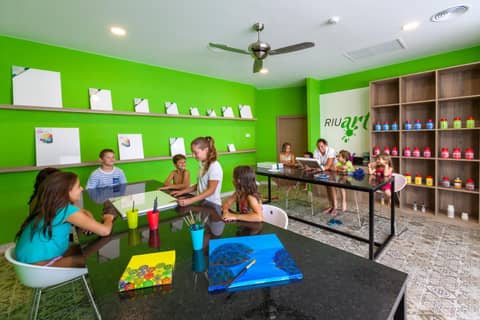 Hotel Riu Papayas - All Inclusive — activities & amenities