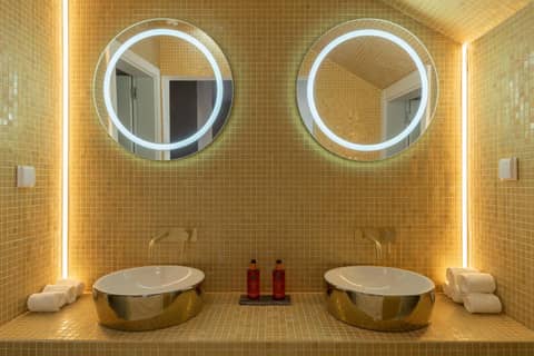 Hotel Indigo Albufeira by IHG — bathroom