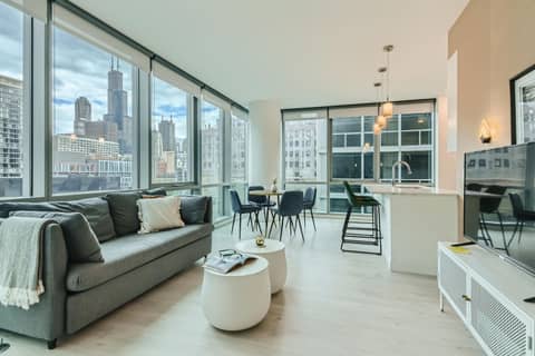 Sentral Michigan Avenue — hotel room