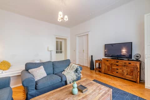 Old Town Square Apartments — lounge