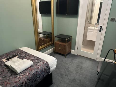 Arran House Hotel — hotel room