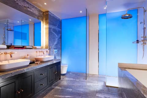Taj 51 Buckingham Gate Suites and Residences — bathroom