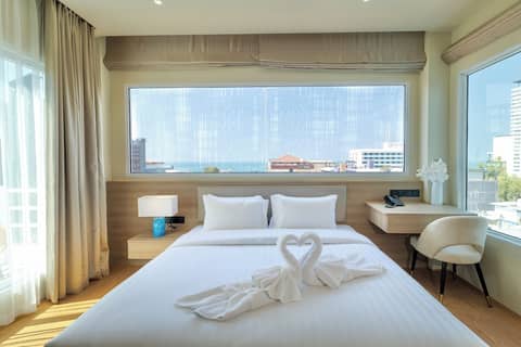The One Hotel Bay Breeze Pattaya — hotel room
