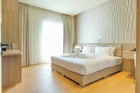 The One Hotel Bay Breeze Pattaya — hotel room