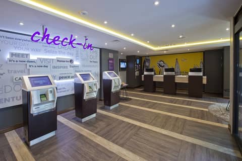 Premier Inn London Farringdon - Smithfield — hotel reception