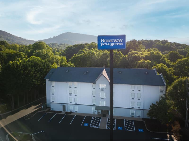 Rodeway Inn & Suites near Outlet Mall - Asheville — building