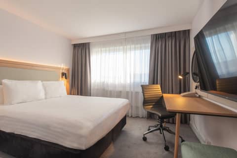 Holiday Inn Edinburgh Zoo by IHG — hotel room