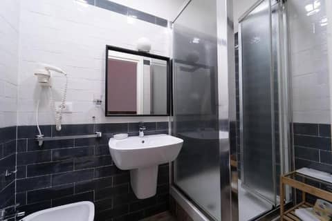 GreRos H. Rooms Napoli Centro by Clapa Group Dislocated Hospitality — photo 7