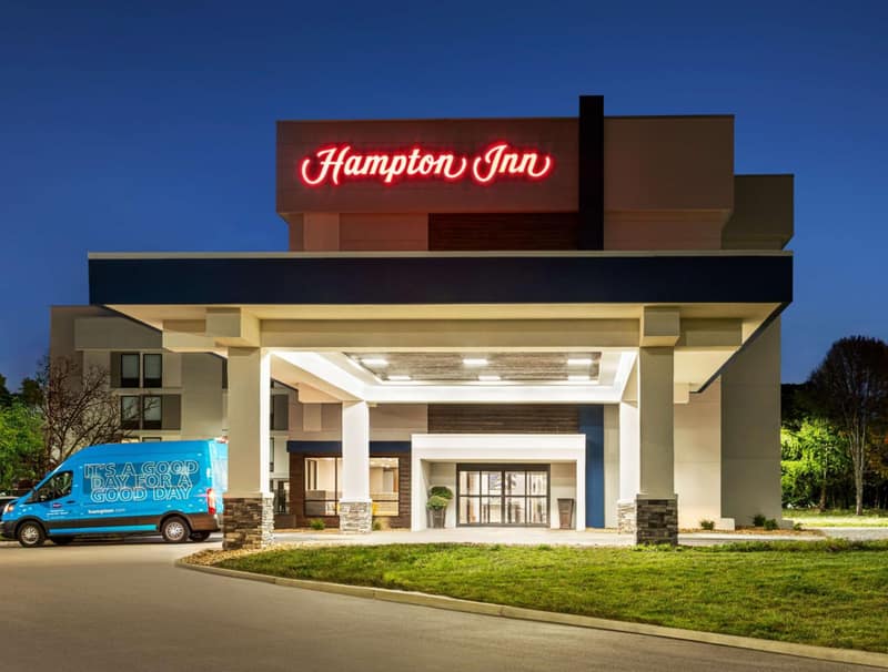 Hampton Inn Kansas City - Airport — building