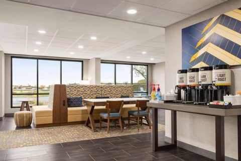 Hampton Inn Kansas City - Airport — photo 8