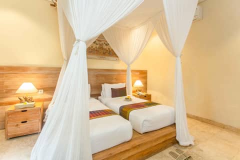 Kailash Suites by GenuineHost — hotel room