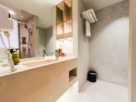 Citrus Sukhumvit 13 Nana Bangkok by Compass Hospitality - Newly Renovated — photo 8