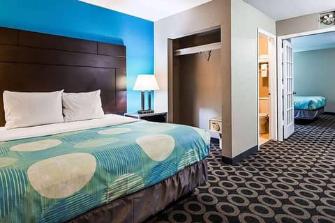 Travelodge by Wyndham San Antonio Downtown Northeast — hotel room