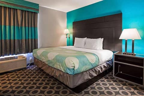 Travelodge by Wyndham San Antonio Downtown Northeast — hotel room