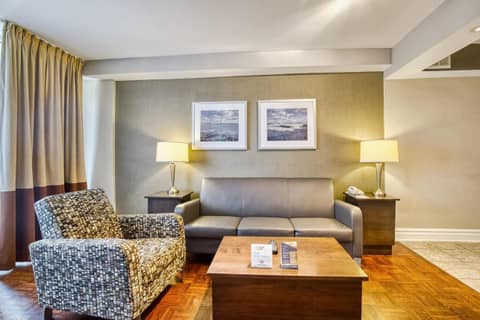 Town Inn Suites Hotel — photo 5