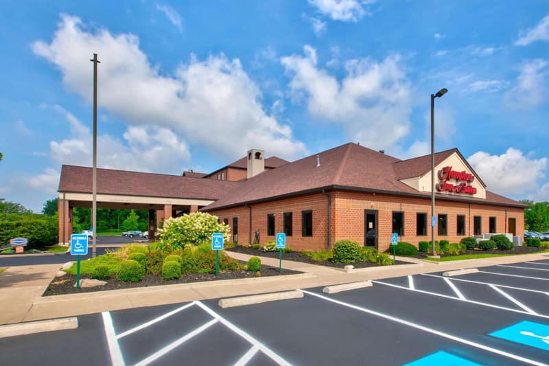 Hampton Inn & Suites Cleveland-Airport/Middleburg Heights — building
