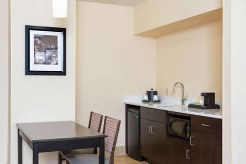 Hampton Inn & Suites Cleveland-Airport/Middleburg Heights — photo 2