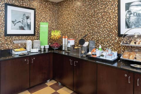 Hampton Inn & Suites Cleveland-Airport/Middleburg Heights — photo 6