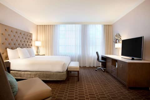 Hilton New Orleans / St. Charles Avenue — hotel room