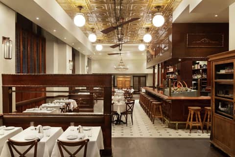Hilton New Orleans / St. Charles Avenue — dining