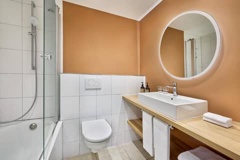 the Deutz, a Tribute Portfolio Hotel — bathroom