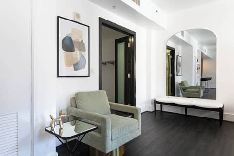 The Audemar — hotel room