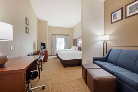 Comfort Suites West Dallas - Cockrell Hill — photo 4