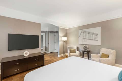 Best Western Plus Hawthorne Terrace Hotel — hotel room