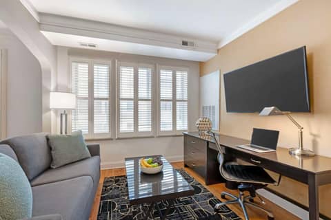 Best Western Plus Hawthorne Terrace Hotel — hotel room