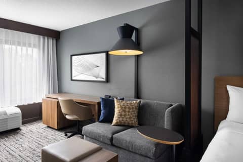 Hyatt Place Indianapolis Airport — hotel room