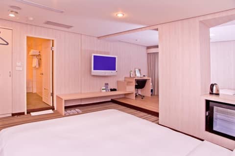 Yomi Hotel - ShuangLian MRT — photo 3