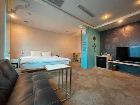 Yomi Hotel - ShuangLian MRT — hotel room