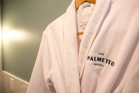 The Palmetto Hotel — bathroom