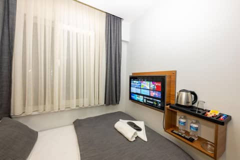 mayza otel — hotel room