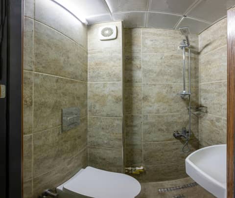mayza otel — bathroom