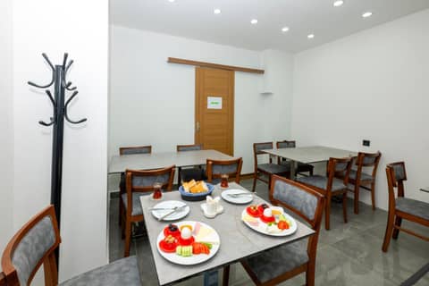 mayza otel — dining