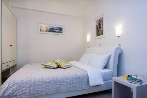Diamond Apartments & Suites — bedroom