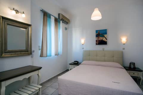 Diamond Apartments & Suites — bedroom