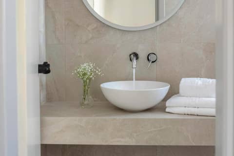 Diamond Apartments & Suites — bathroom