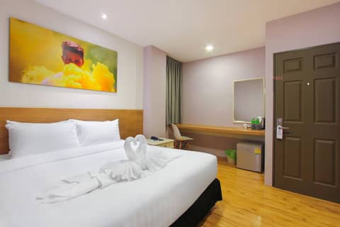 Pula Silom — hotel room