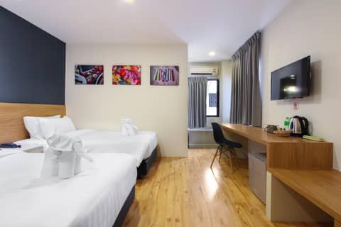 Pula Silom — hotel room