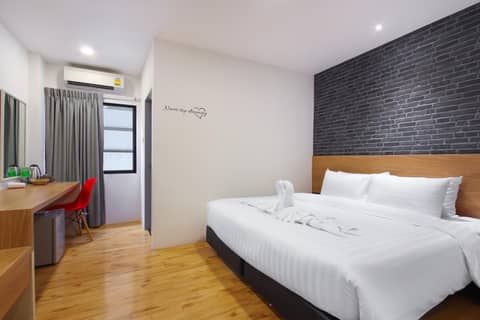 Pula Silom — hotel room