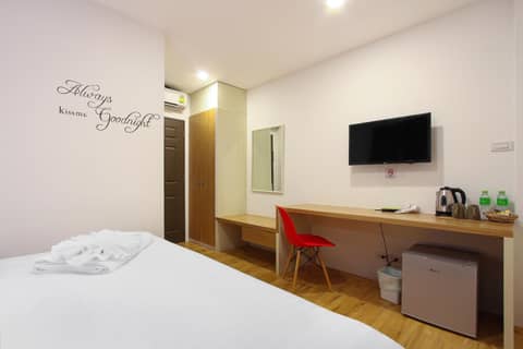 Pula Silom — hotel room