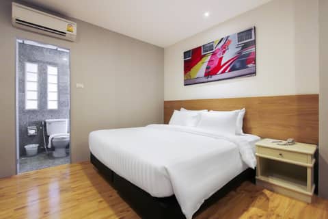 Pula Silom — hotel room