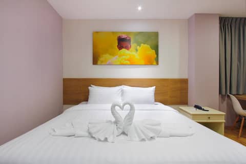 Pula Silom — hotel room