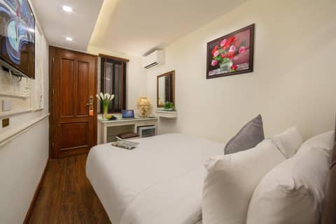 TrangTrang Boutique Hotel — hotel room