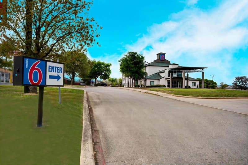 Motel 6-San Antonio, TX - Sea World North — building