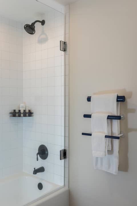 Hu Hotel Memphis — bathroom