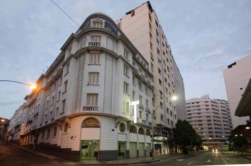 Hotel Monte Alegre — building