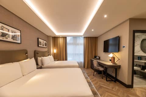 DoubleTree by Hilton London Victoria — hotel room
